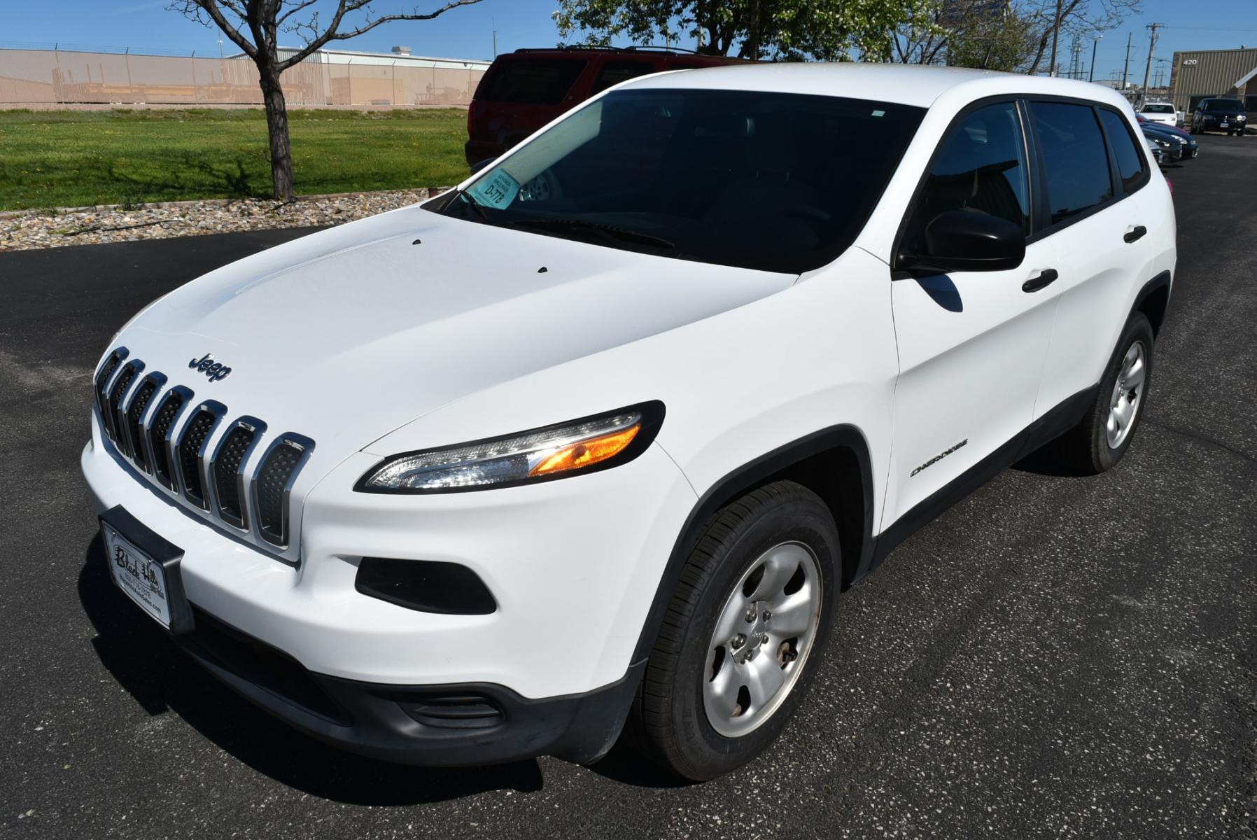 2016 White /Black Jeep Cherokee Sport (1C4PJMAB3GW) with an 2.4L 4 Cyl Multi-Air engine, 9-Speed Automatic transmission, located at 1600 E Hwy 44, Rapid City, SD, 57703, (605) 716-7878, 44.070232, -103.171410 - Photo #2